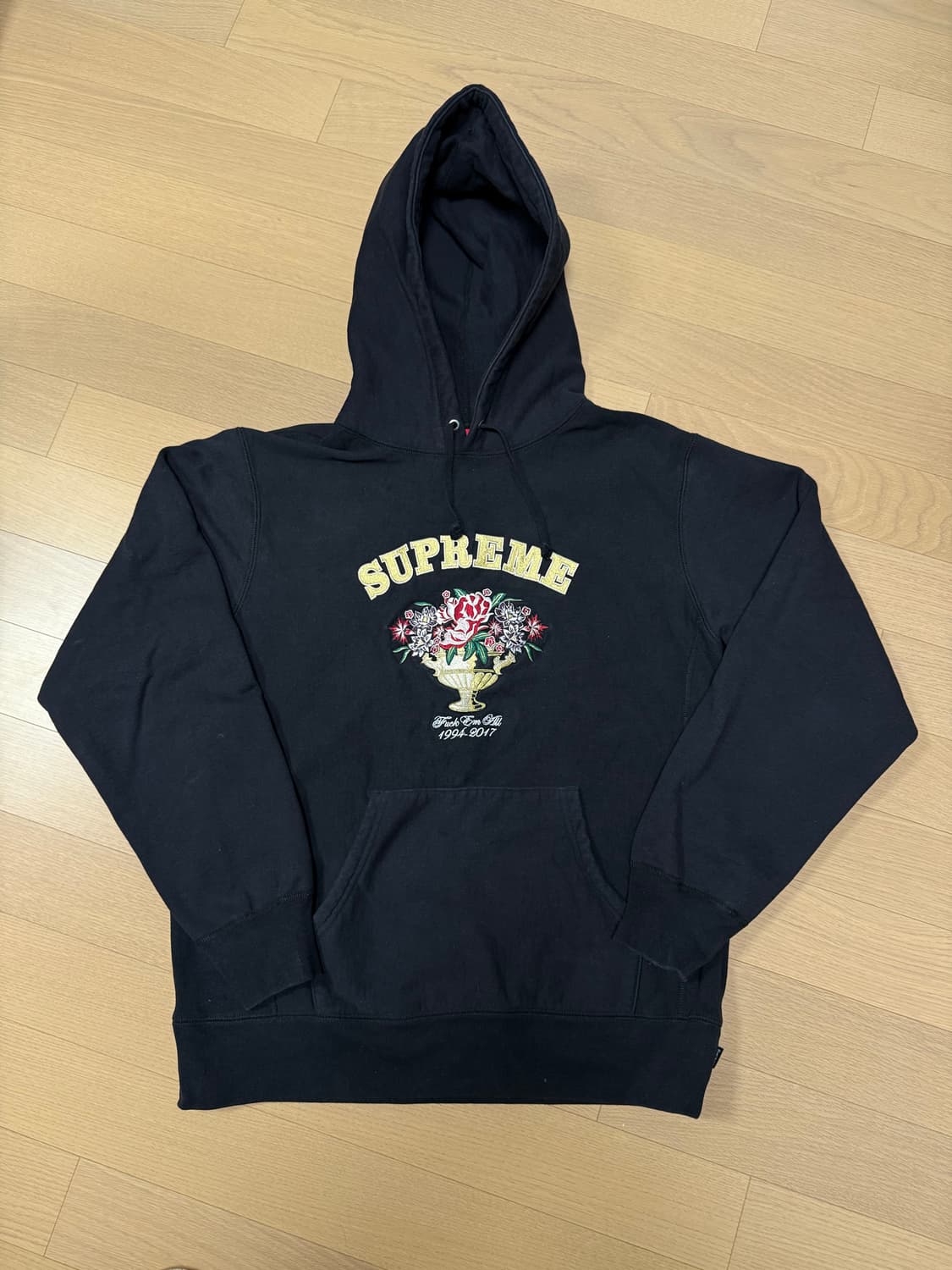 슈프림 센터피스 후디 블랙 상품이미지1