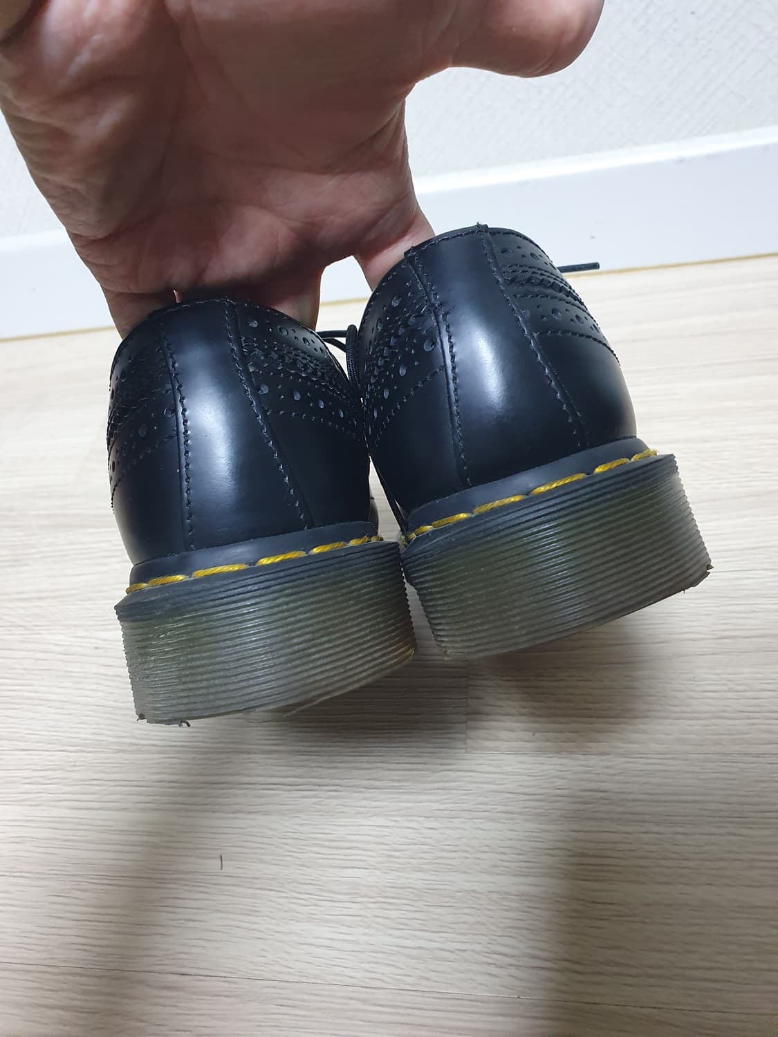 닥터마틴 블랙 윙팁 슈즈 240 상품이미지6