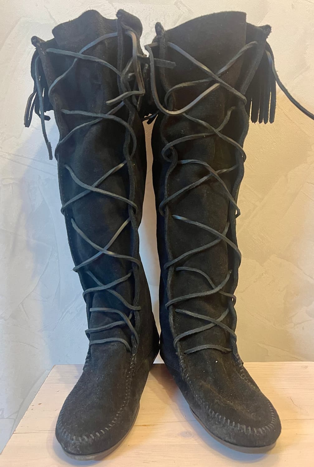 미네통카 Minnetonka프론트 레이스 니 하이 부츠 블랙 230 상품이미지1