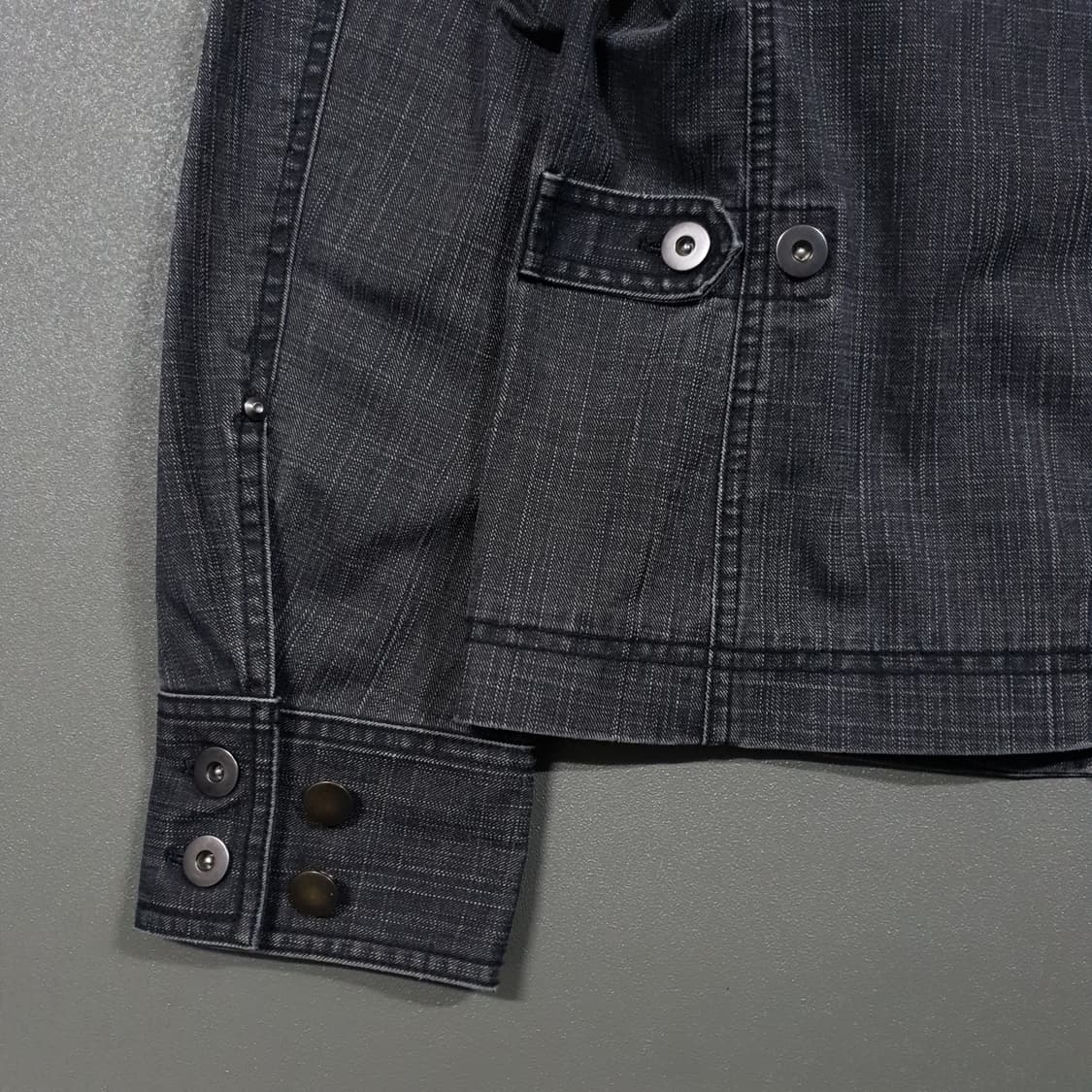 엘르 옴므 버튼 지퍼 디테일 흑청 데님 트러커 자켓 청자켓 상품이미지10