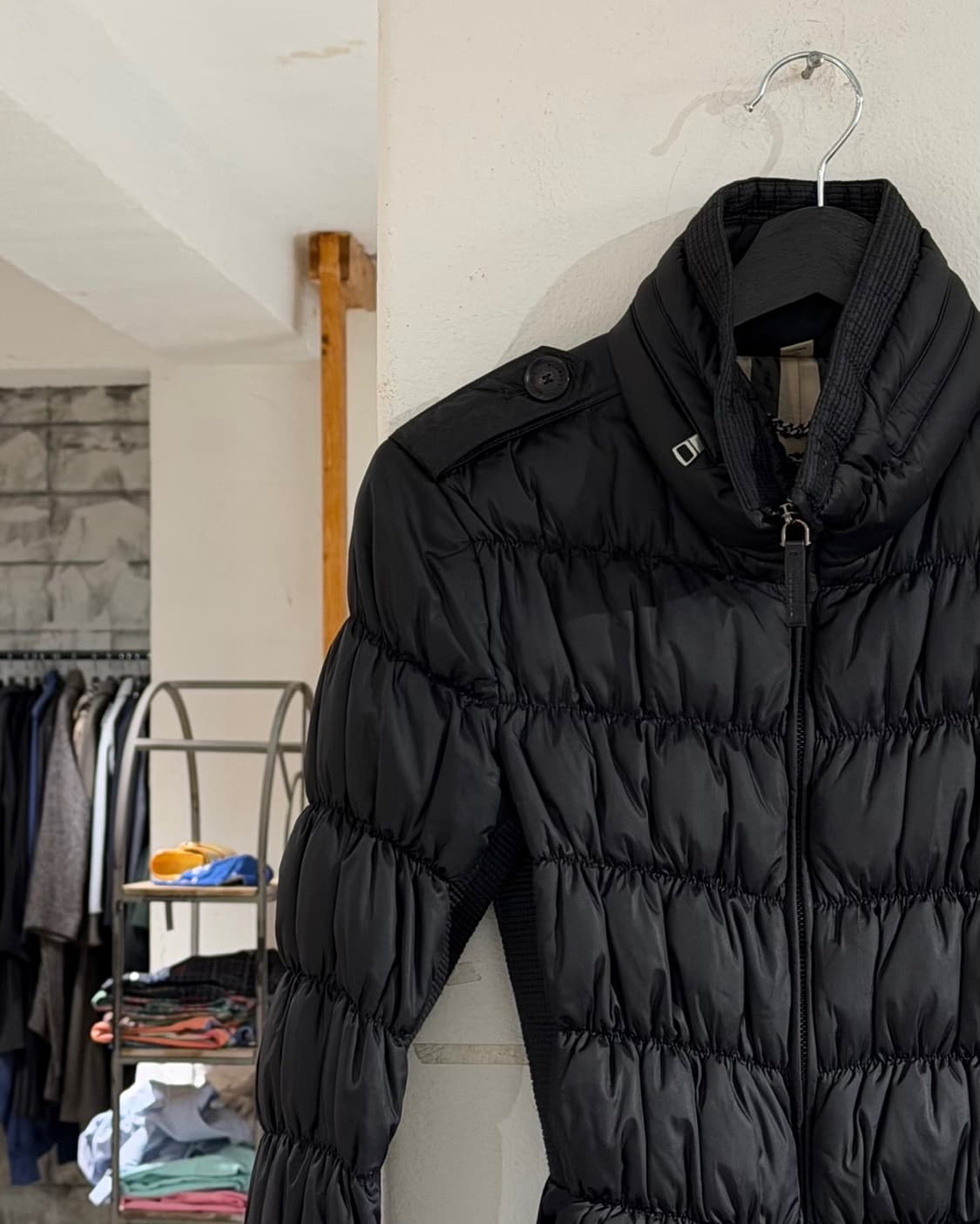 버버리 블랙 셔링 브릿 벨티드 패딩 자켓 상품이미지2