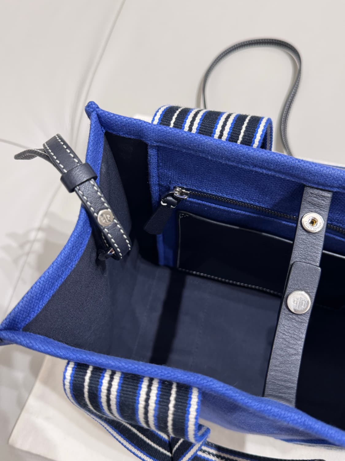 로로피아나 수트케이스 스트라이프 미니 상품이미지4