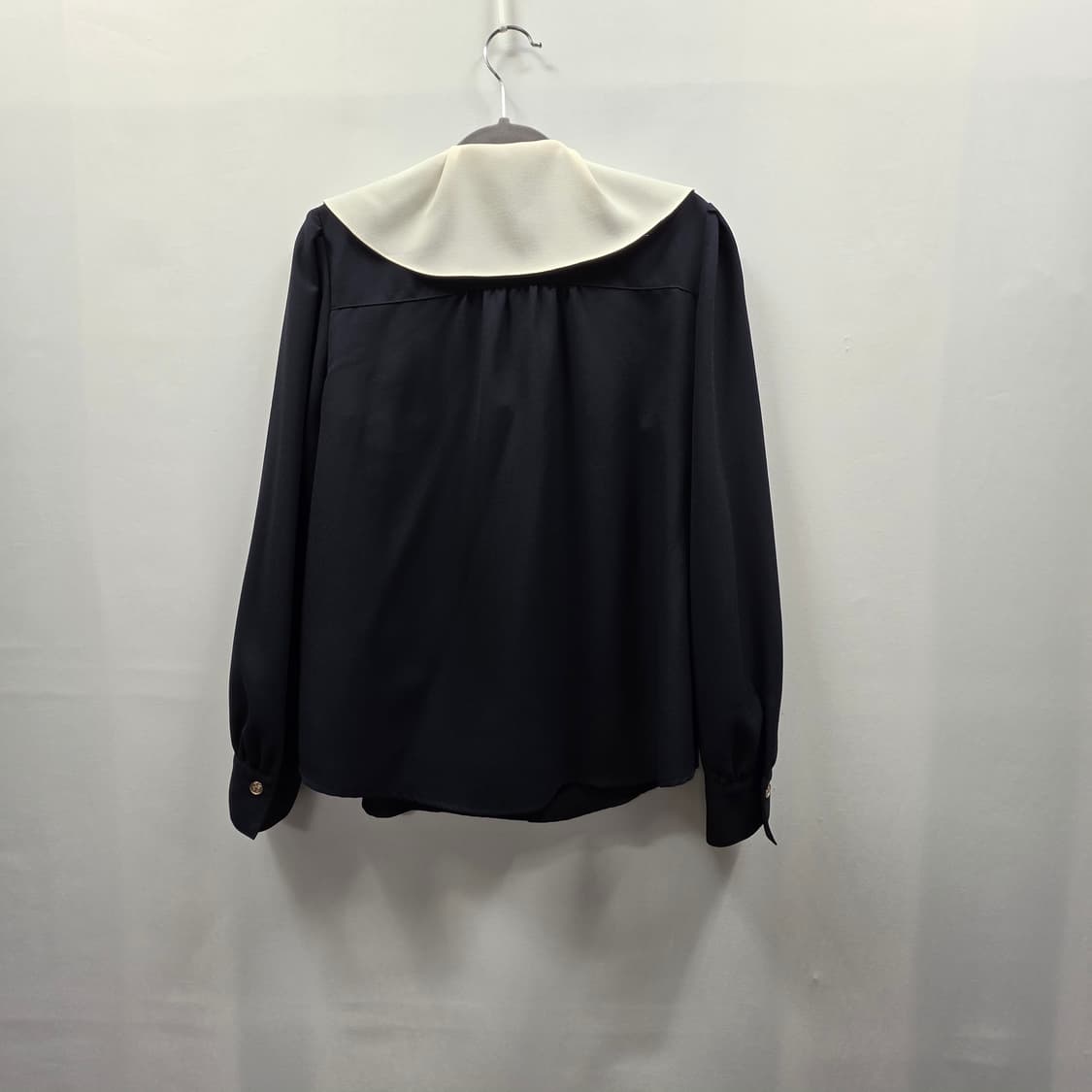 0142[JJ.RO] 배색 카라 더블버튼 블라우스 / 블랙 상품이미지2