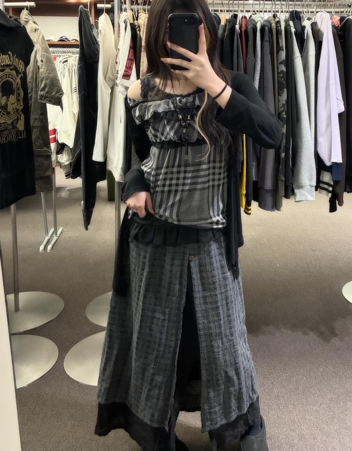 Monochrome Grunge ♟️🫐 상품이미지1