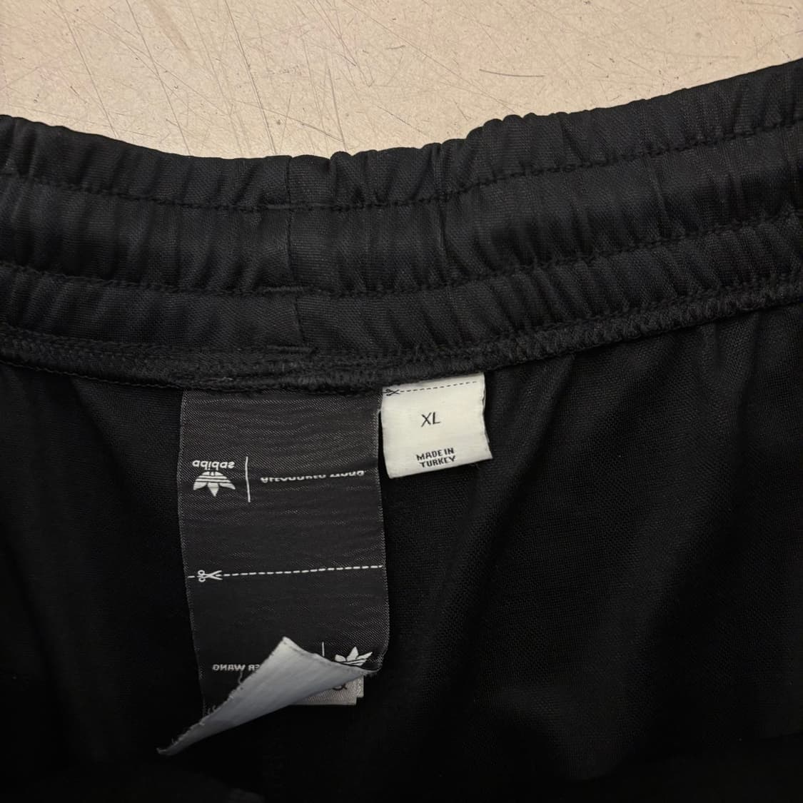 아디다스 x 알렉산더 왕 삼선 반바지 상품이미지4