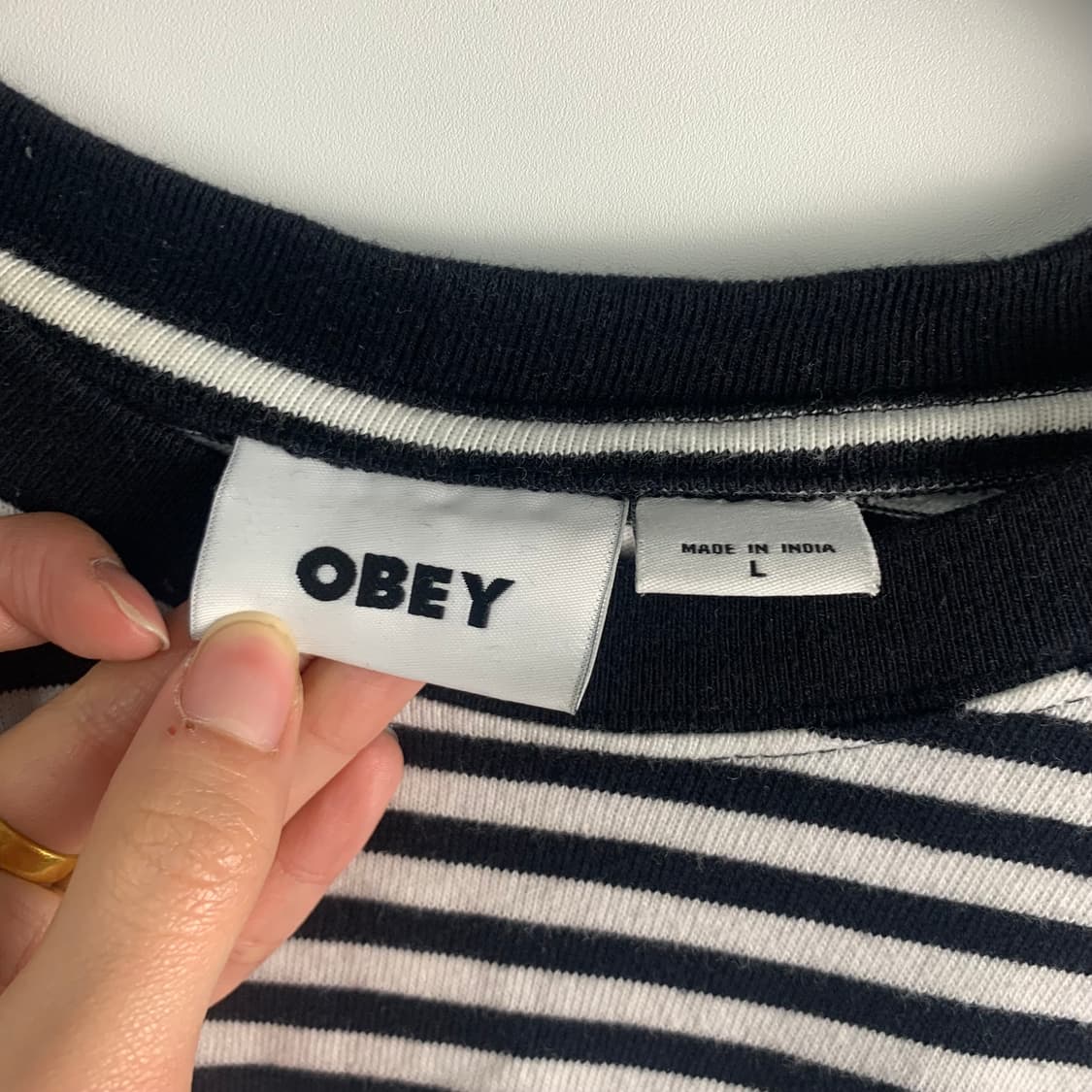 오베이 자수로고 스트라이프 단가라 롱슬리브 상품이미지5
