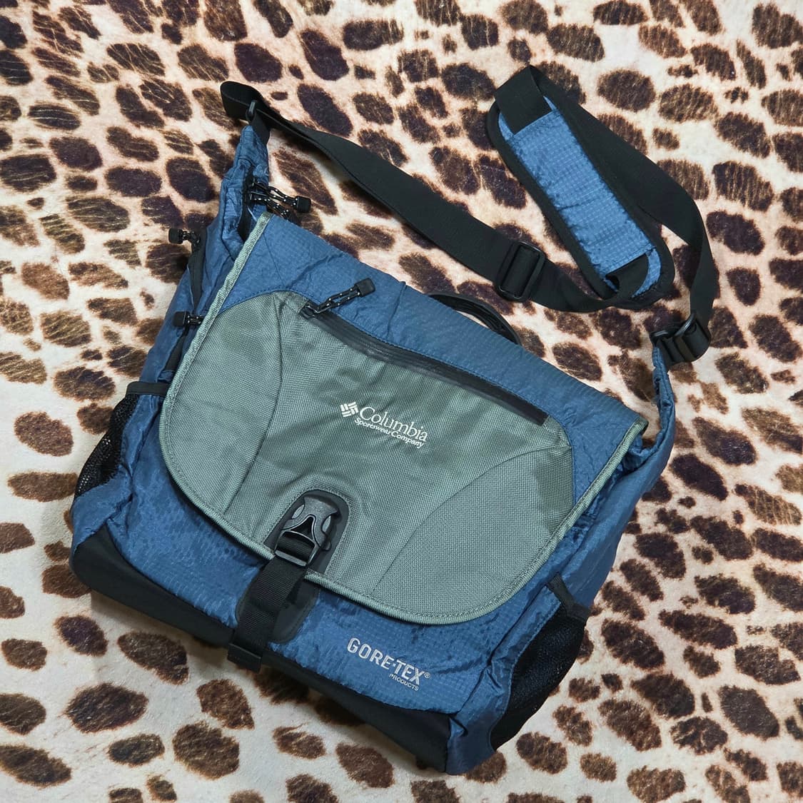 컬럼비아 고어택스 고프코어 크로스 메신저백 상품이미지2
