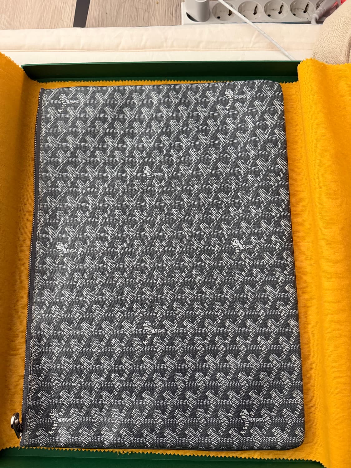 고야드 세나 스페셜그레이 GM 클러치 상품이미지2