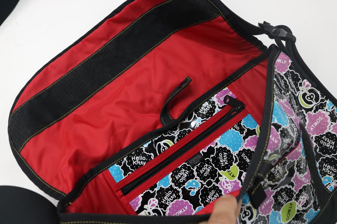 포터 × 아트모스 × HELLO KITTY 콜라보 벨루아 메신저백 상품이미지8
