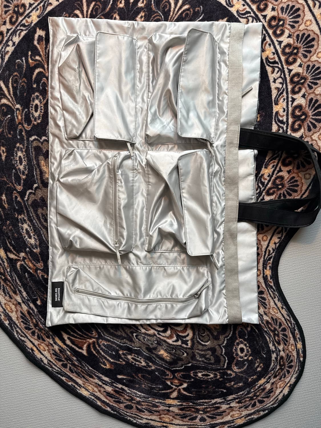 라프시몬스 이스트백 콜라보 포스터백 상품이미지2