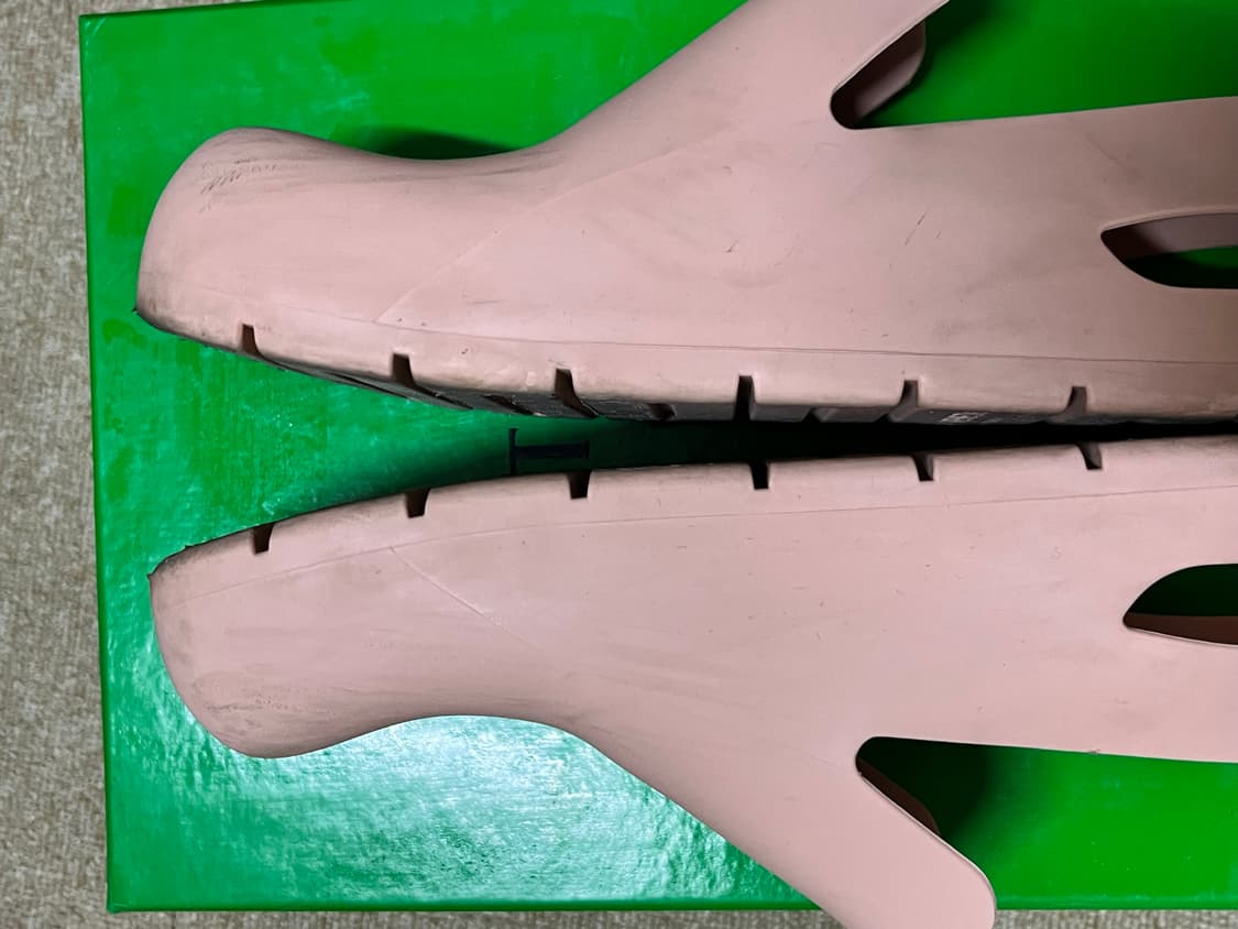 보테가베네타 러버 퍼들 샌들 36 상품이미지3