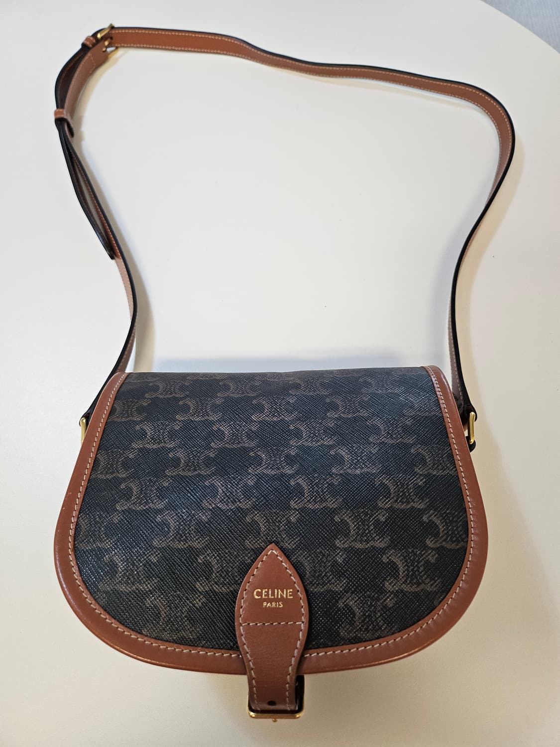 셀린느 트리오페 캔버스 폴코백 미디엄 상품이미지1