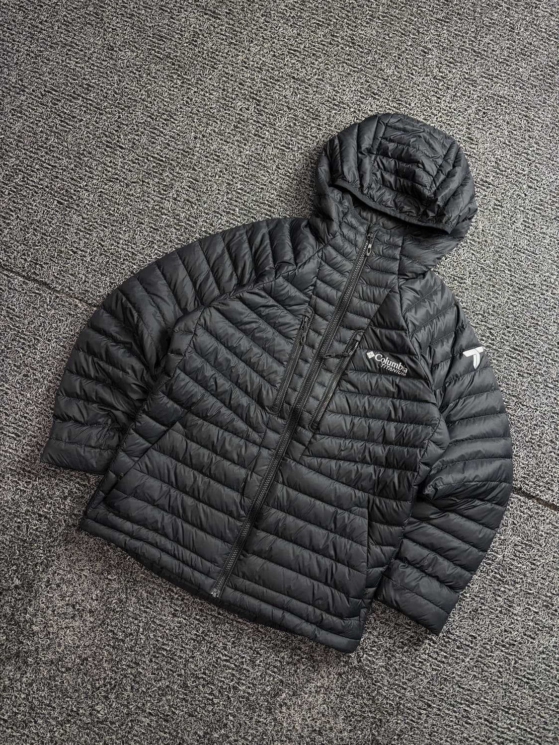 컬럼비아 700 티타늄 덕다운 경량 점퍼 2518 상품이미지1