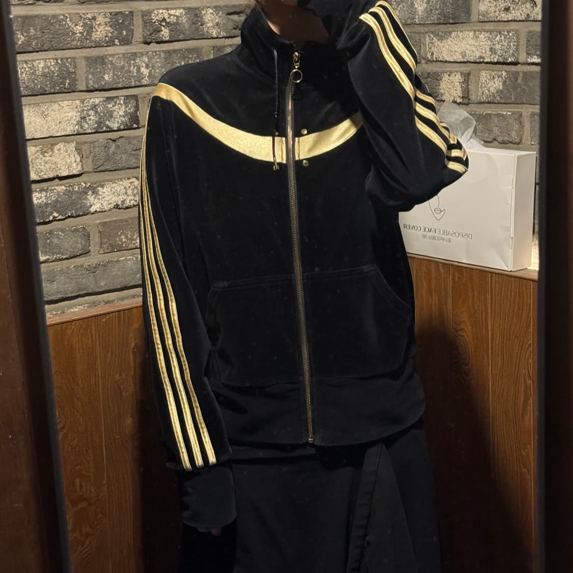100) 아디다스 벨벳 트랙탑 블랙 골드 삼선 져지 상품이미지9