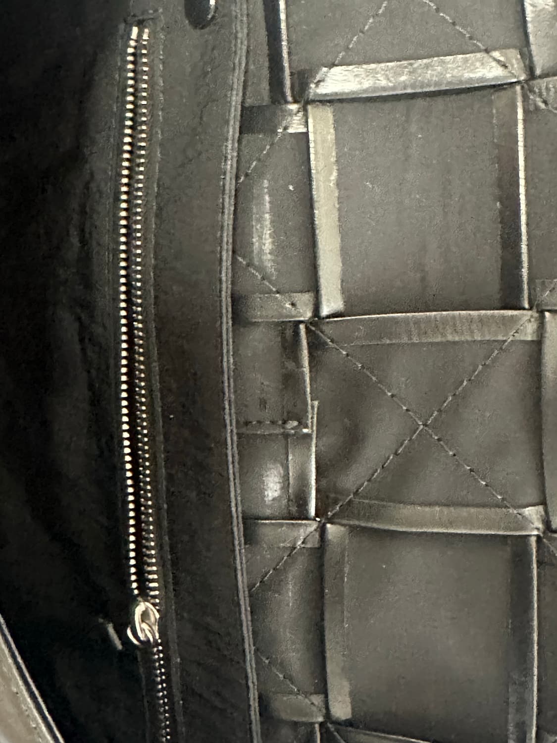 보테가베네타 카세트백 버클 블랙 유광 상품이미지4