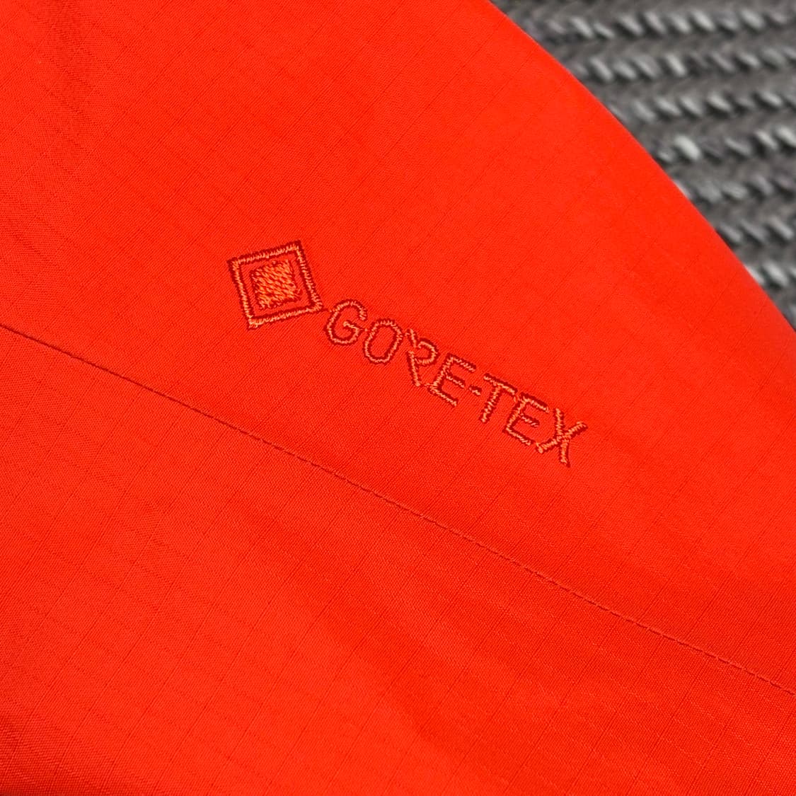 아크테릭스 제타SL L사이즈 레드 + 오렌지 컬러 바람막이 상품이미지6