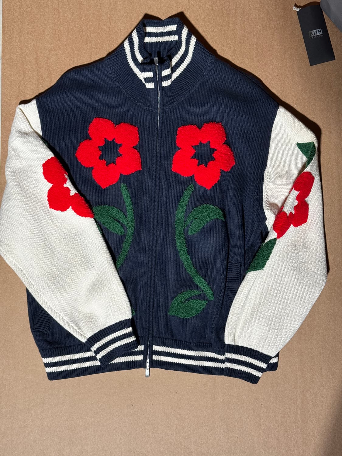 KITH 키스 플로럴 크레스트 와이오나 풀 집 스웨터 녹터널 상품이미지1