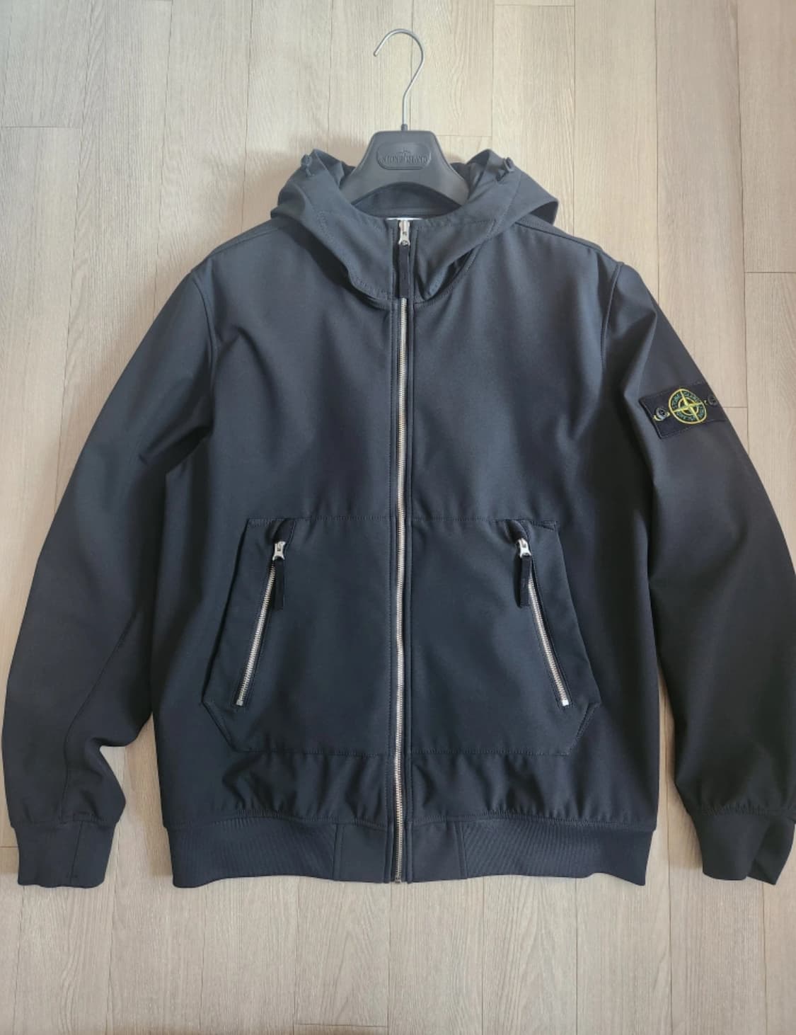 스톤아일랜드 소프트쉘 후드자켓 급처 상품이미지1