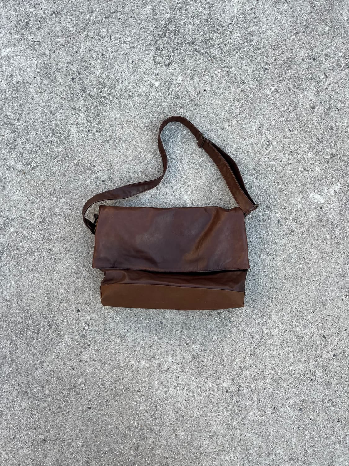 Takeo Kikuchi 레더 브라운 크로스백 상품이미지1