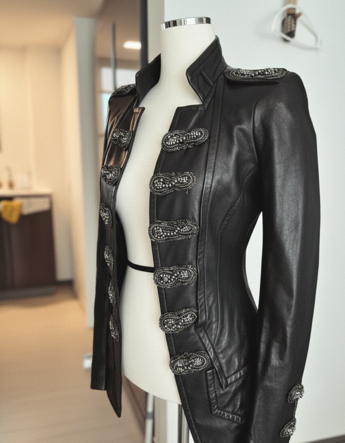 소장 가치 100% 비즈 장식 양가죽 자켓 (슬림핏) 상품이미지2