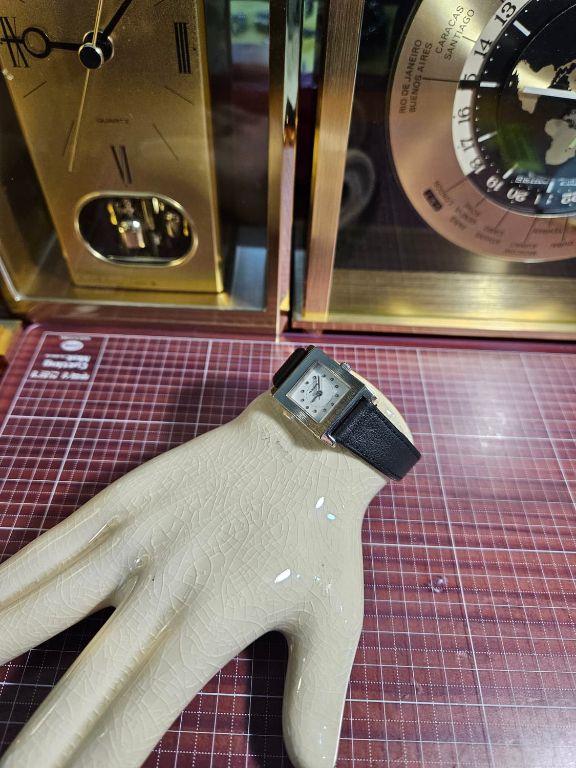 Roots 여성용 검정 가죽줄 쿼츠 시계 상품이미지2