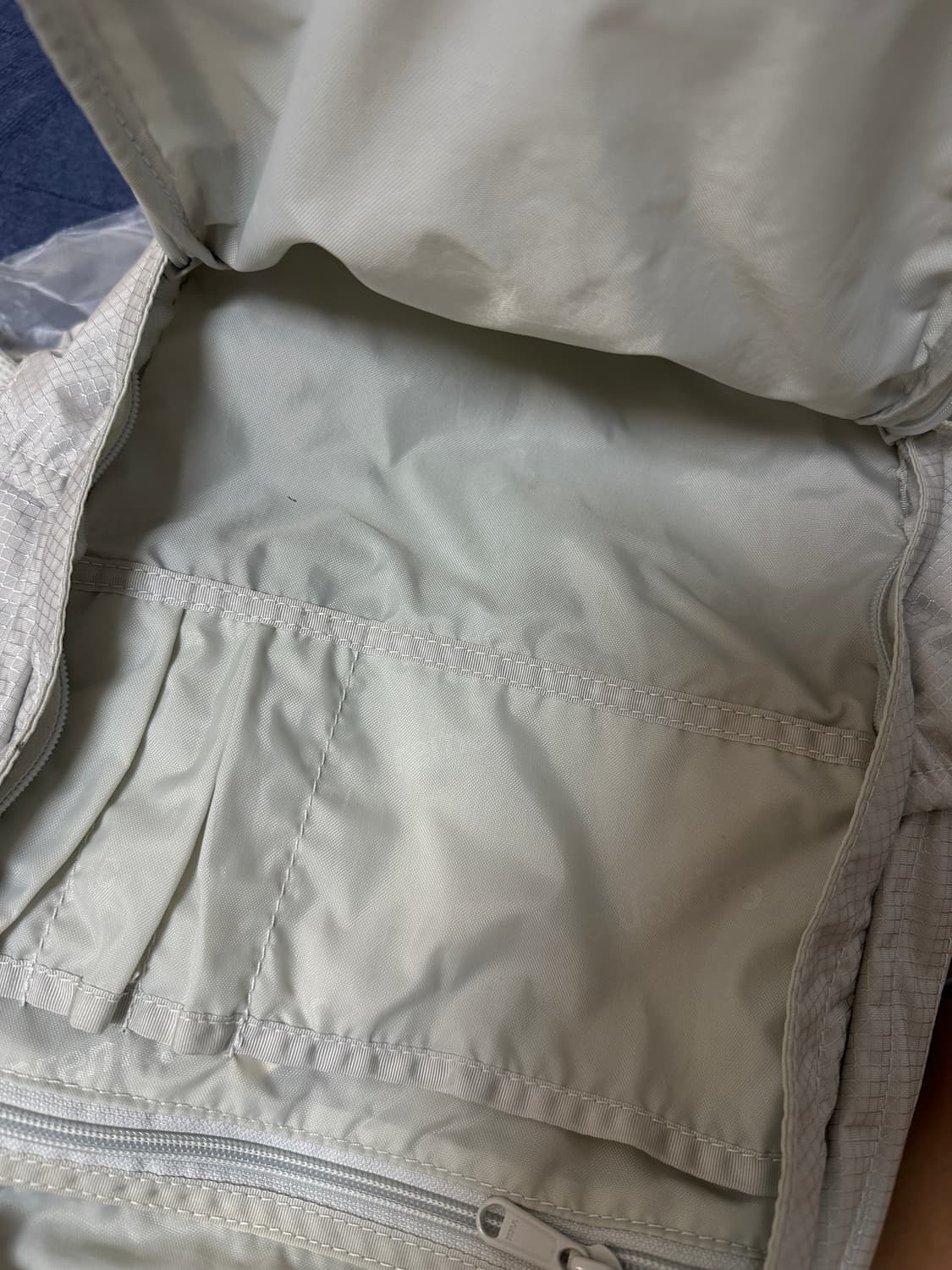 슈프림 22ss 슈프림 백팩 실버  상품이미지3