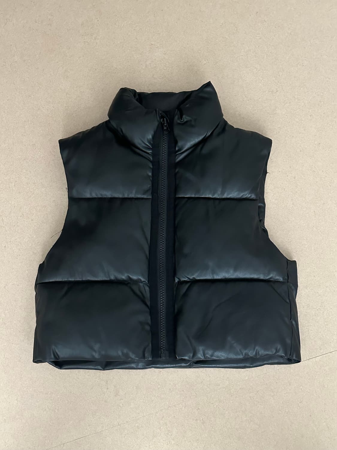 zara 크롭 레더 패딩조끼 상품이미지1