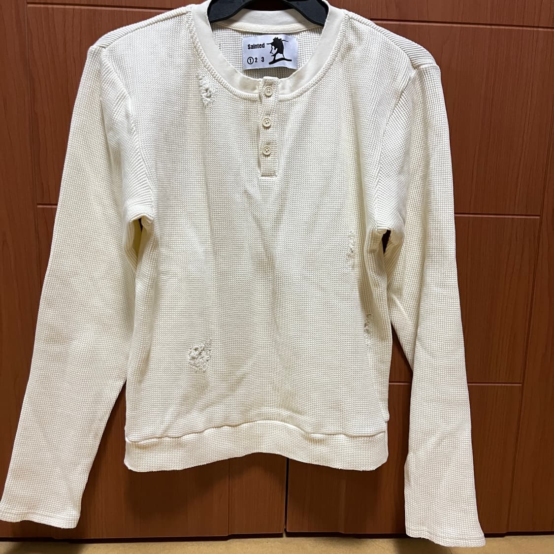 Sainted.ltd 와플 헨리넥 크림/블랙 상품이미지1