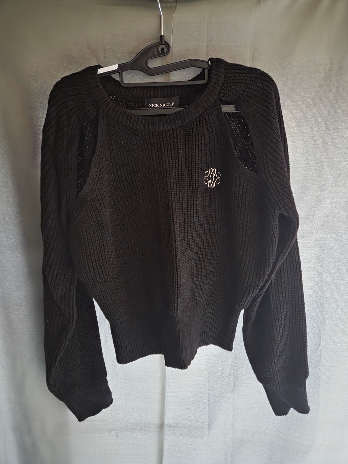 만오천원 급처! 닉앤니콜 컷아웃 니트 블랙 상품이미지3