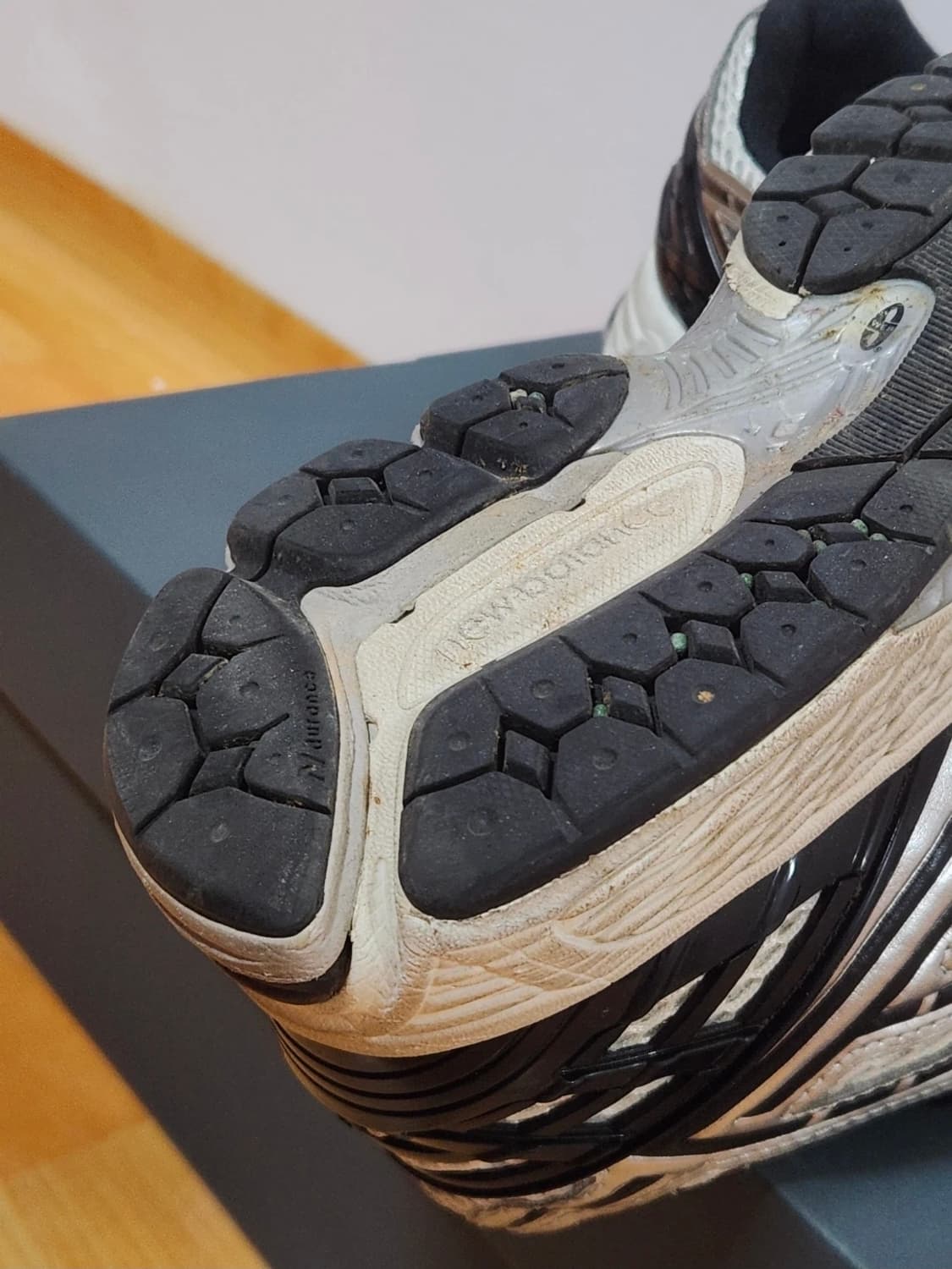 뉴발란스 1906R 실버 메탈릭 블랙 270 상품이미지5