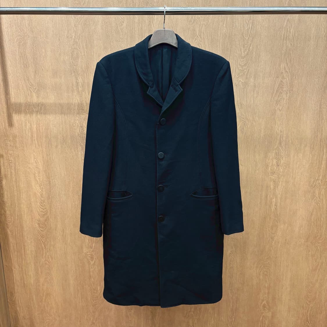 엠포리오 아르마니 코트 쇼울 라펠 웰트 포켓 디테일 세미 슬림핏 블랙 상품이미지2