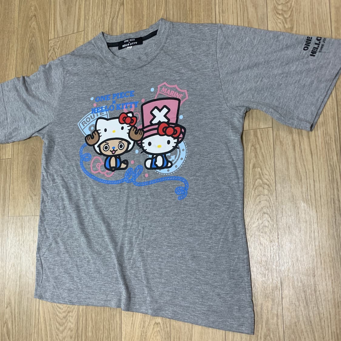 L) Kitty x one piece 키티 x 원피스 반팔티 상품이미지1