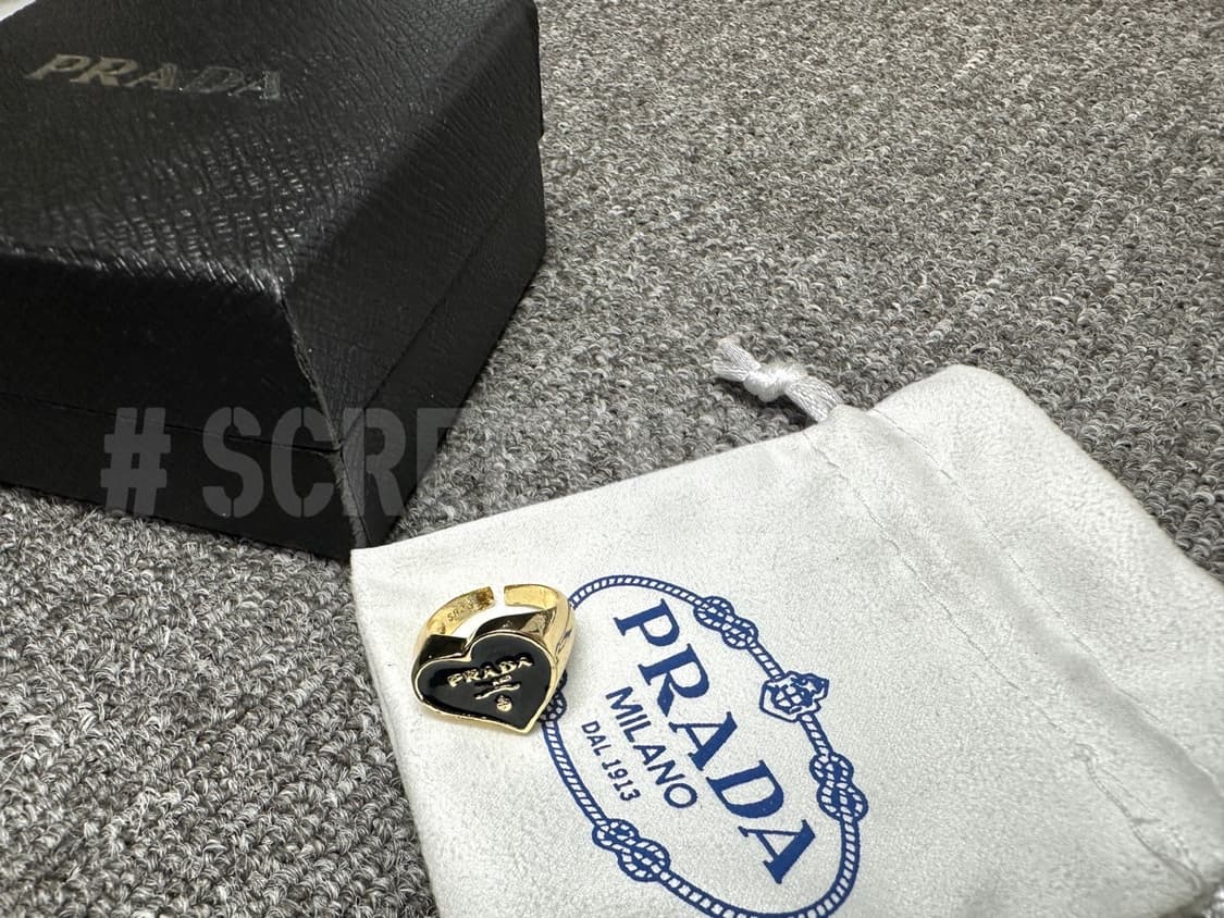 프라다 하트 반지 블랙 상품이미지1