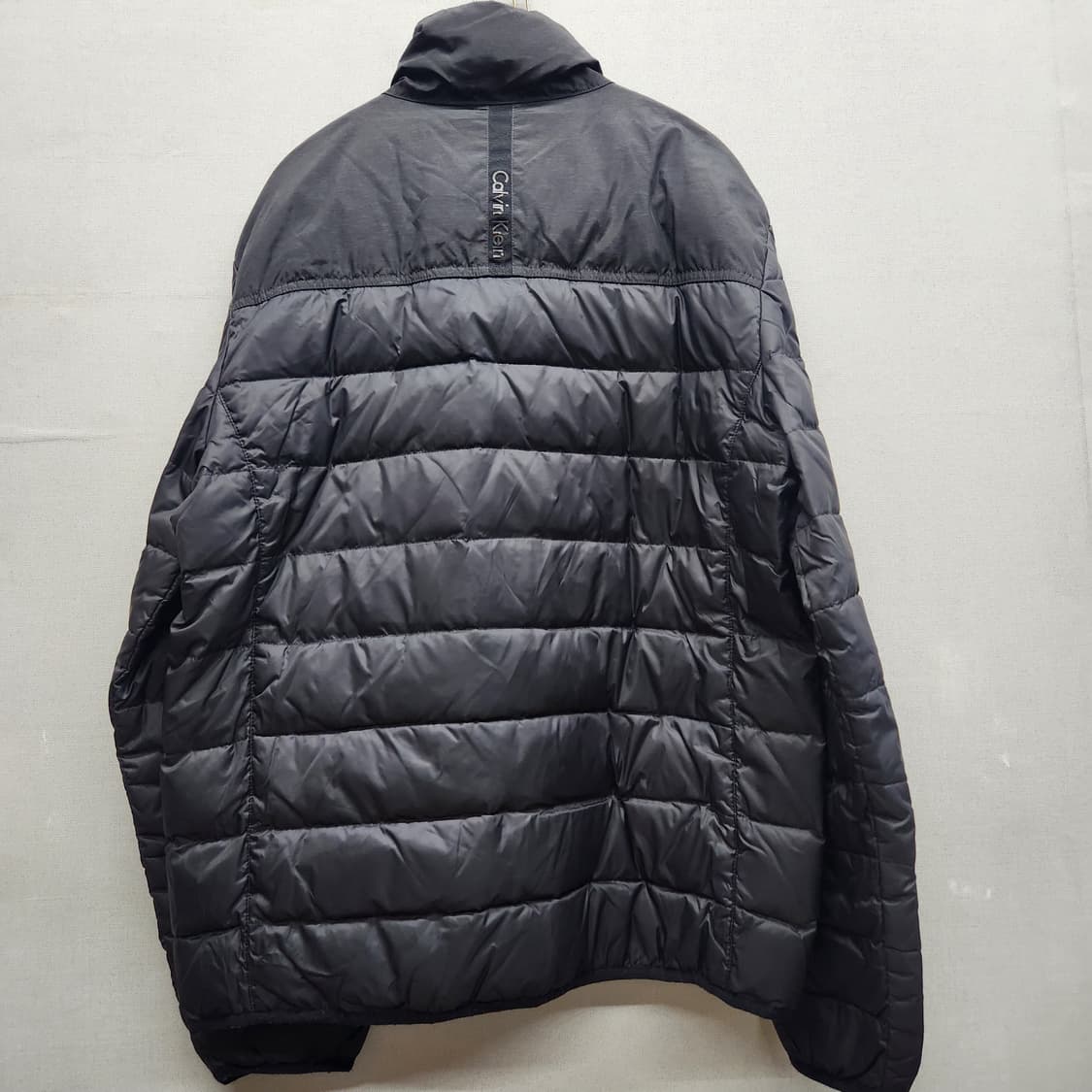 캘빈클라인 로고 덕다운 경량패딩 L 상품이미지3
