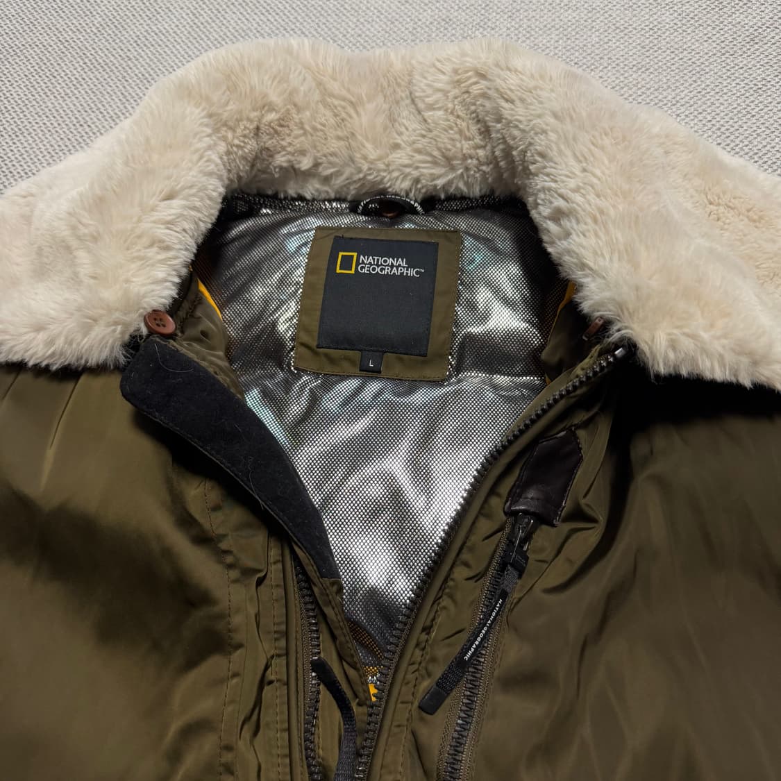 내셔널지오그래픽 넥 트리밍 카키 항공 패딩 자켓 상품이미지4