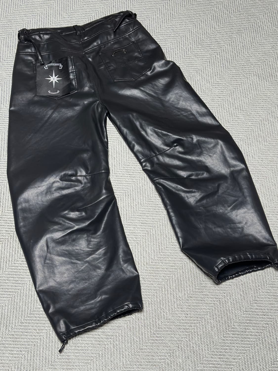 배드블러드 - 바이퍼 세미 커브드 팬츠 (블랙 레더) 상품이미지1