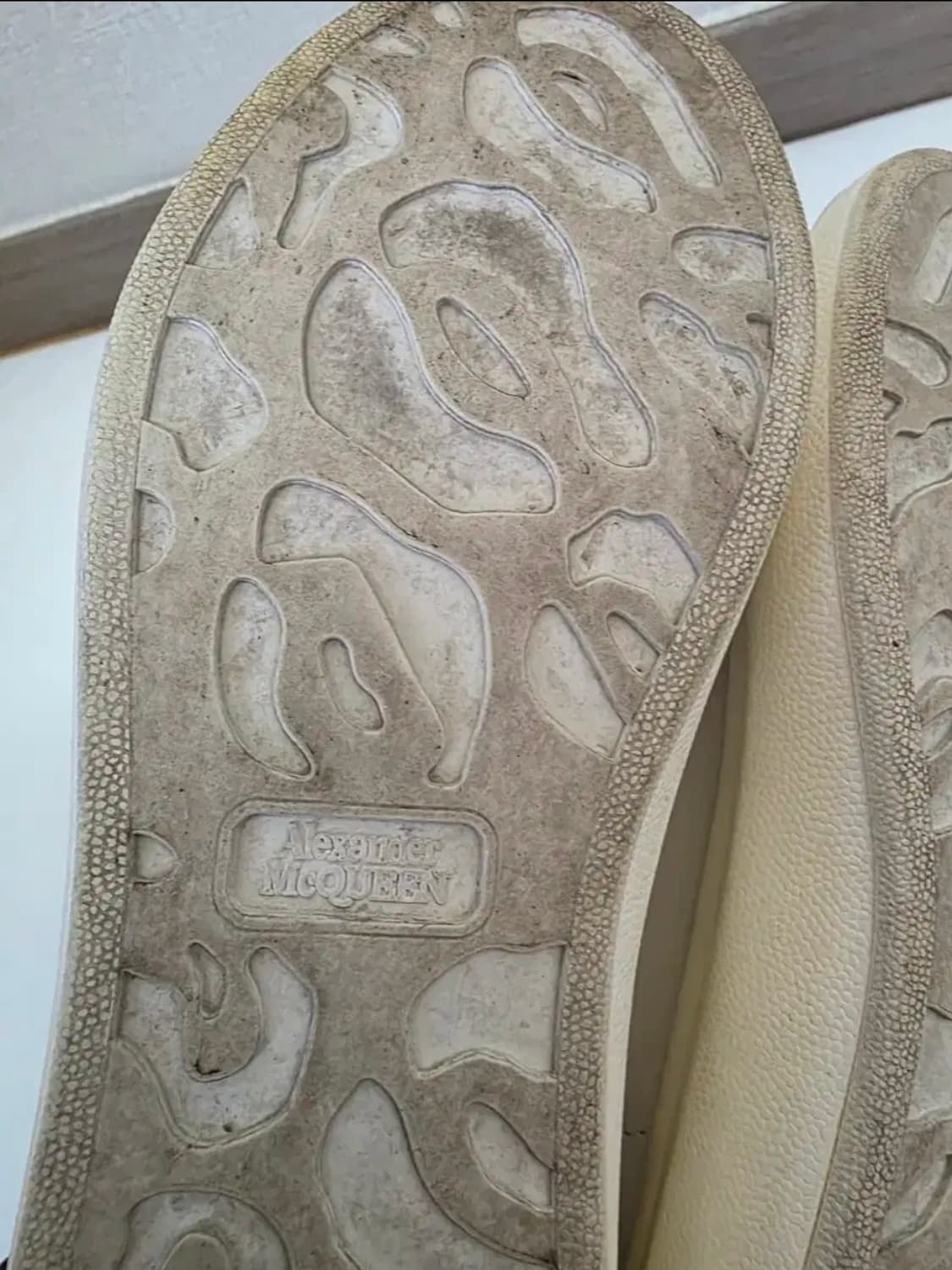 정품 알렉산더맥퀸 오버솔 스니커즈 화이트 실버탭 사이즈 245 (38) 상품이미지5