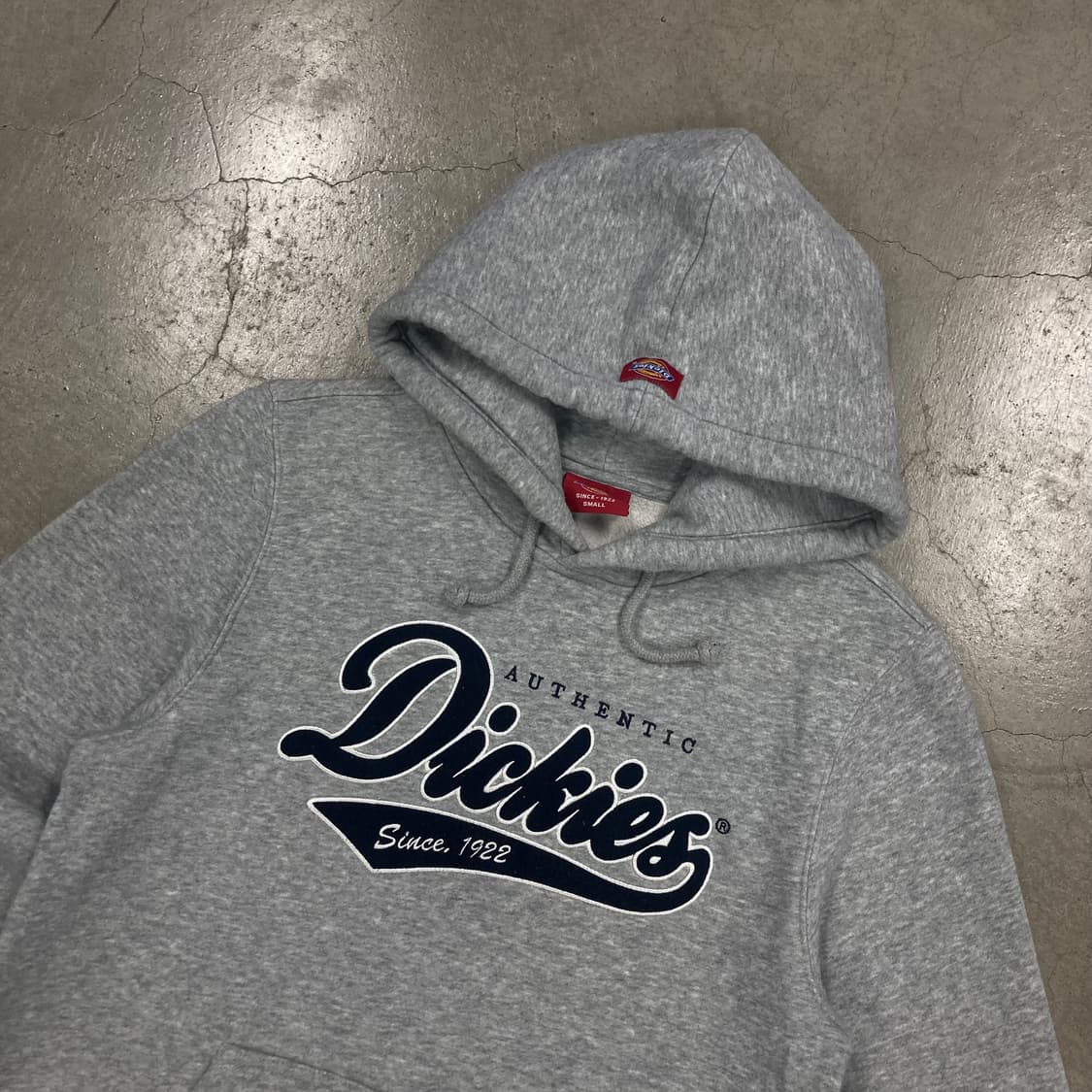 디키즈 그레이 컬러 스펠아웃 빅로고 후드티 상품이미지2