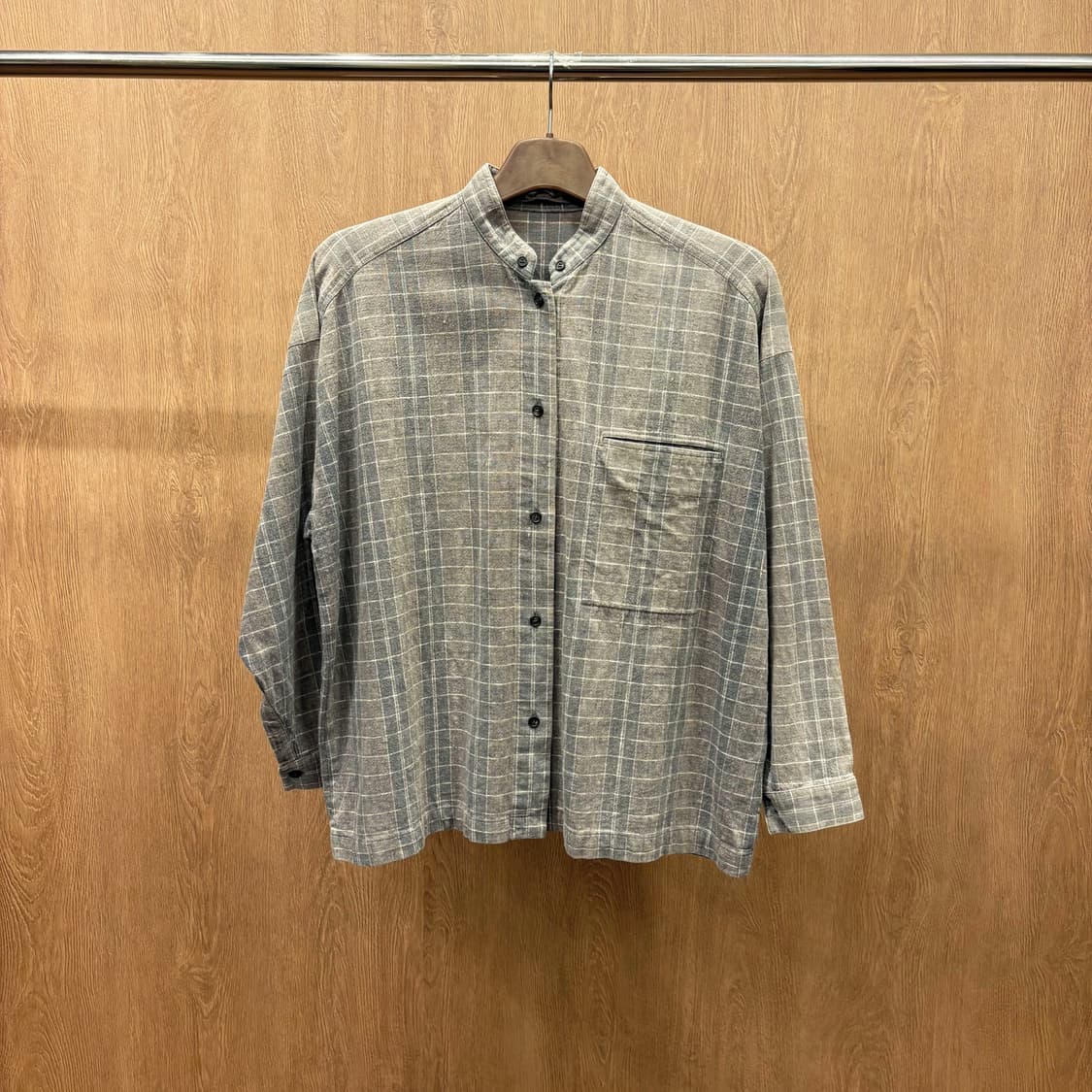 이세이미야케 긴팔 카라넥 셔츠 체크 패턴 프론트 포켓 디테일 그레이 상품이미지2