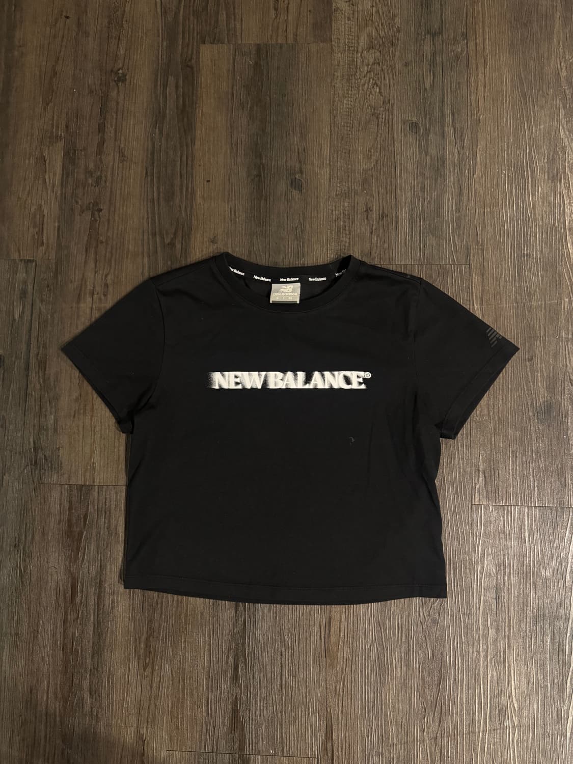 New Balance crop tee 뉴발란스 세미 크롭티 상품이미지1