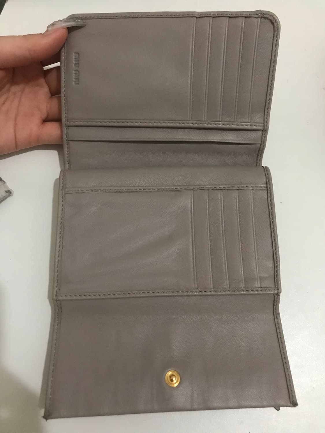 미우미우 마테라쎄 반지갑 상품이미지5