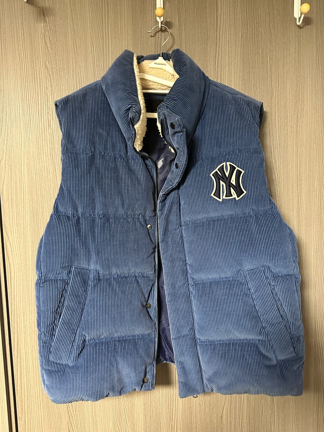 mlb 코듀로이 패딩조끼 상품이미지1