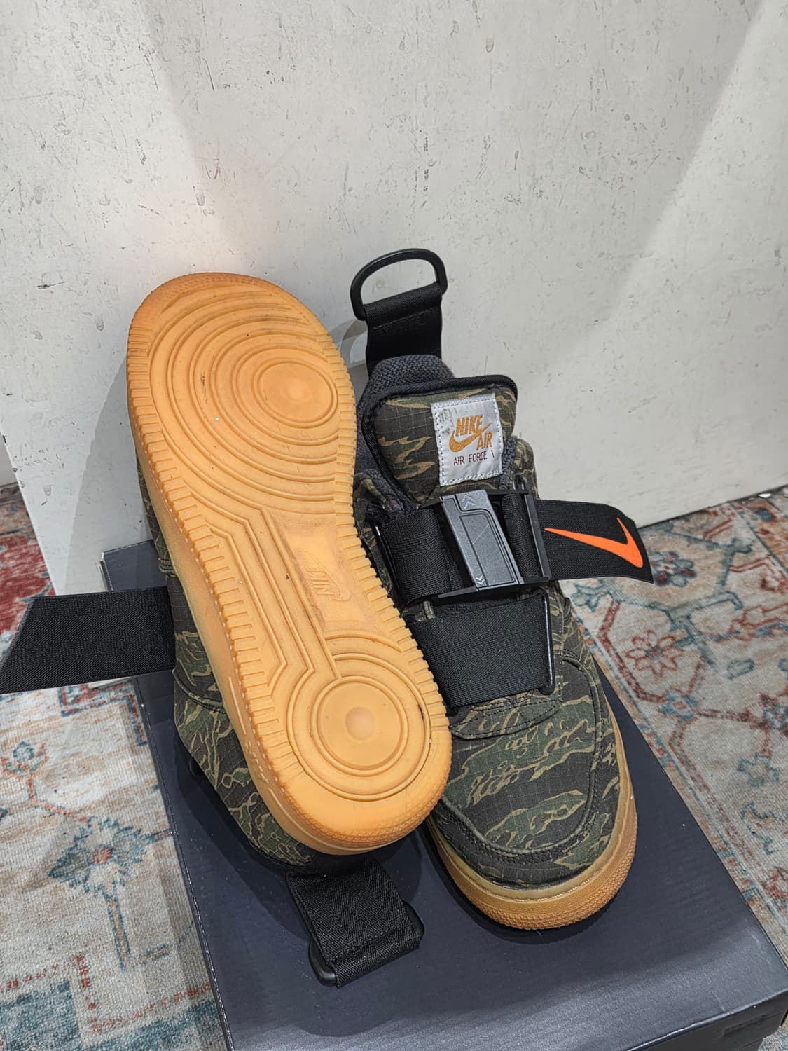 나이키 x 칼하트 에어포스1 상품이미지2