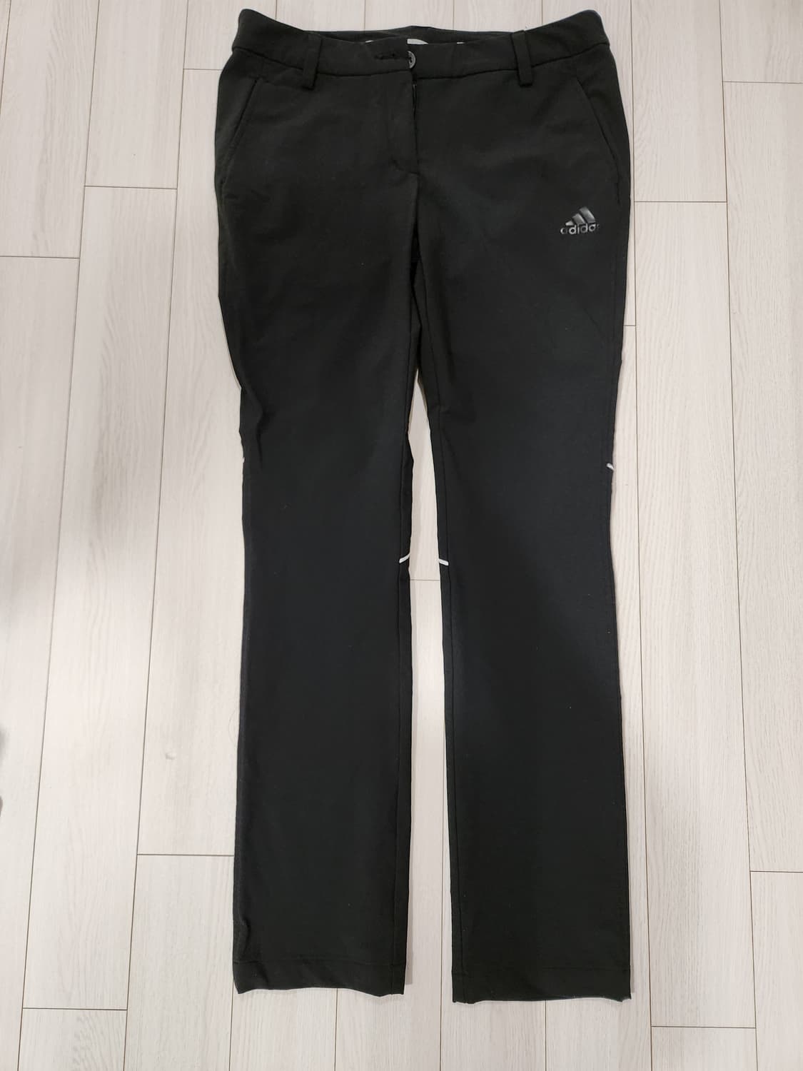 아디다스 기능성 여성 팬츠 사이즈m

사진이 이상하게 나왔는데 새상품처럼 상품이미지1