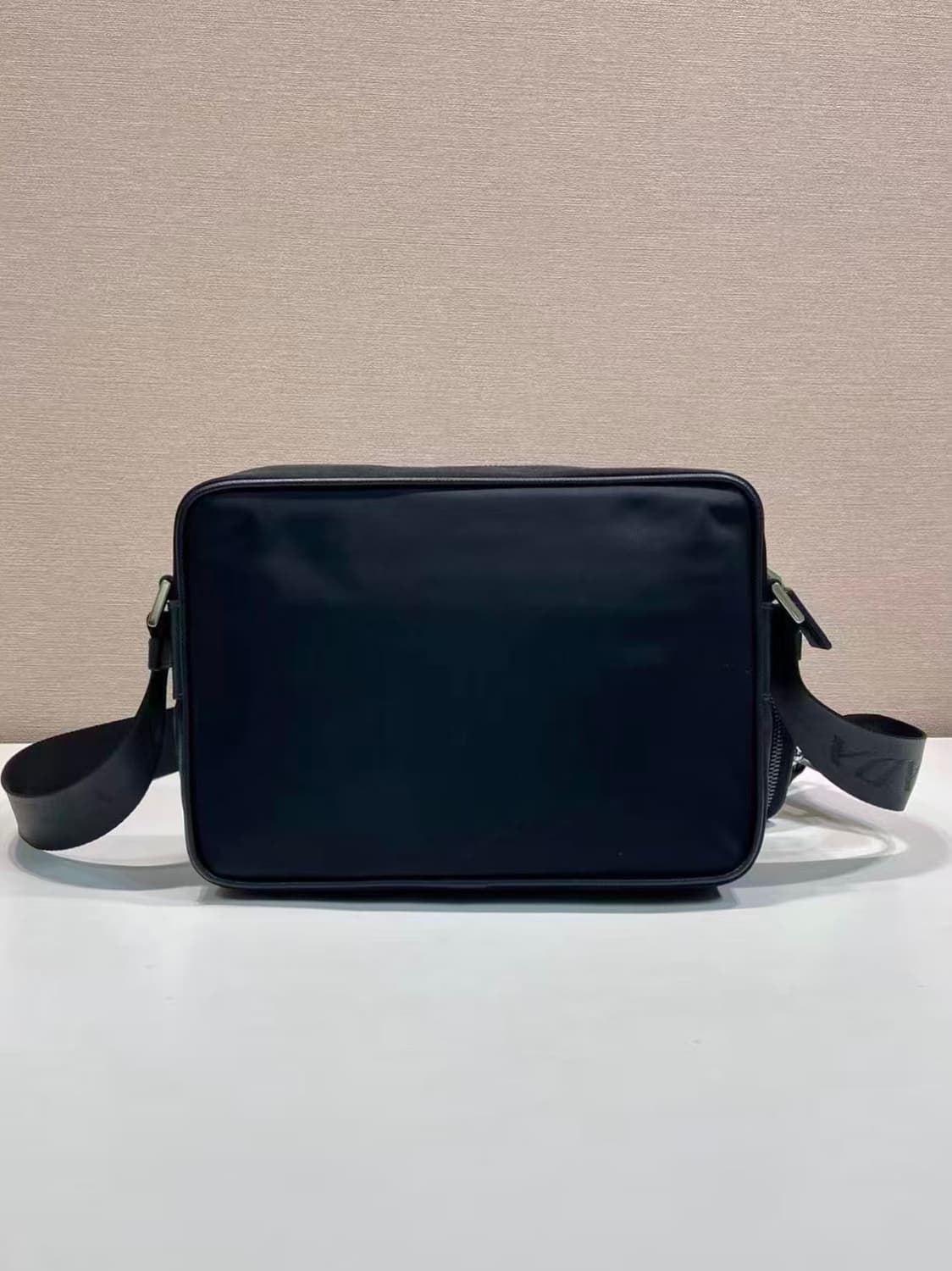 프라다 리나일론 렉탱글 숄더백 블랙 상품이미지2