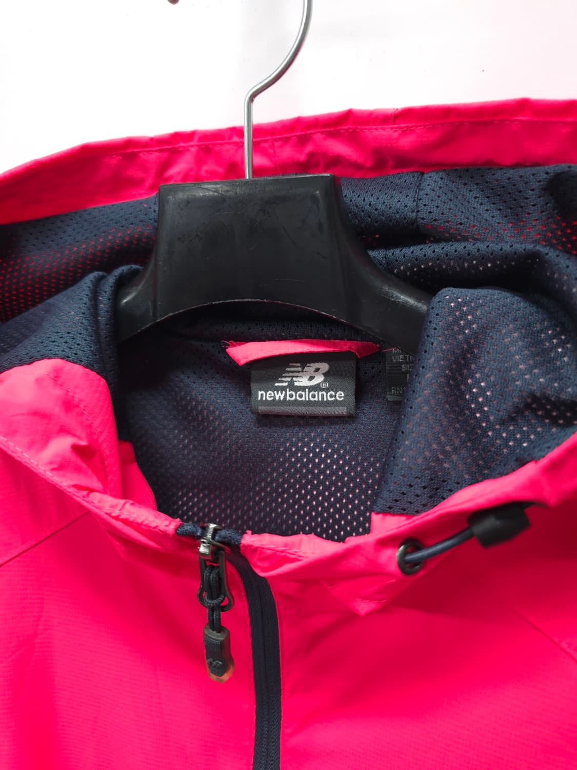 ​뉴발란스 여성 화사한 배색 바람막이 자켓 (66~77) 상품이미지3