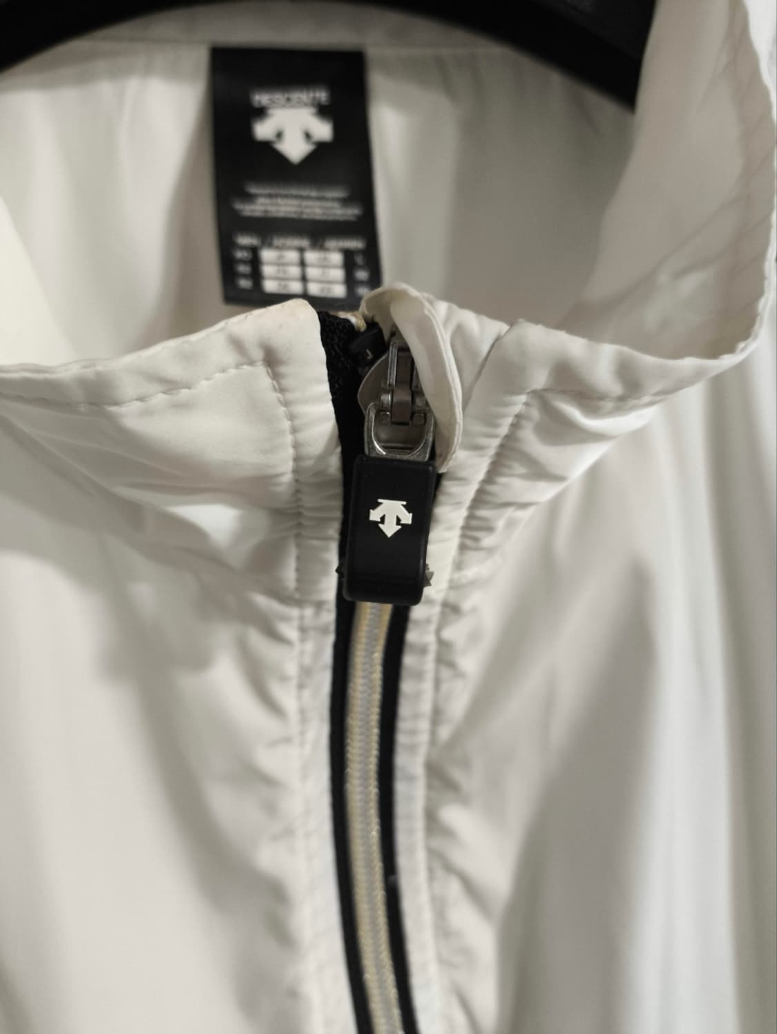 110 데상트 아노락 바람막이 반집업 운동복 화이트 상품이미지3