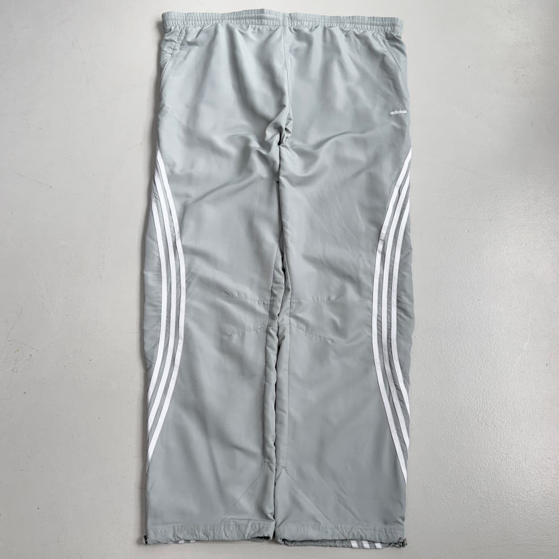 아디다스 00s 삼선 커브드 올드스쿨 와이드 바람막이 트랙팬츠 상품이미지2