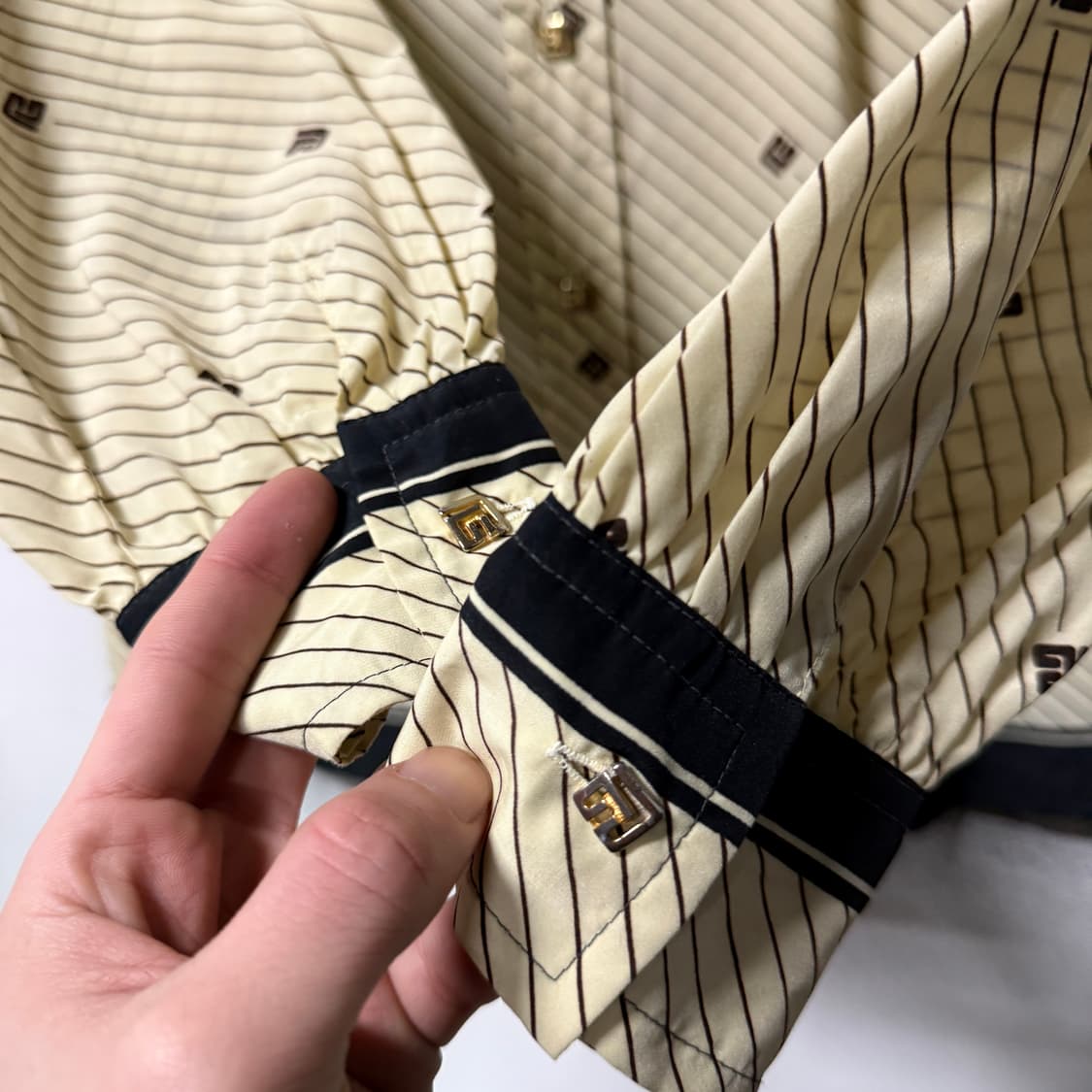 피에르 발망 로고 모노그램 스트라이프 패턴 셔츠 블라우스 상품이미지4