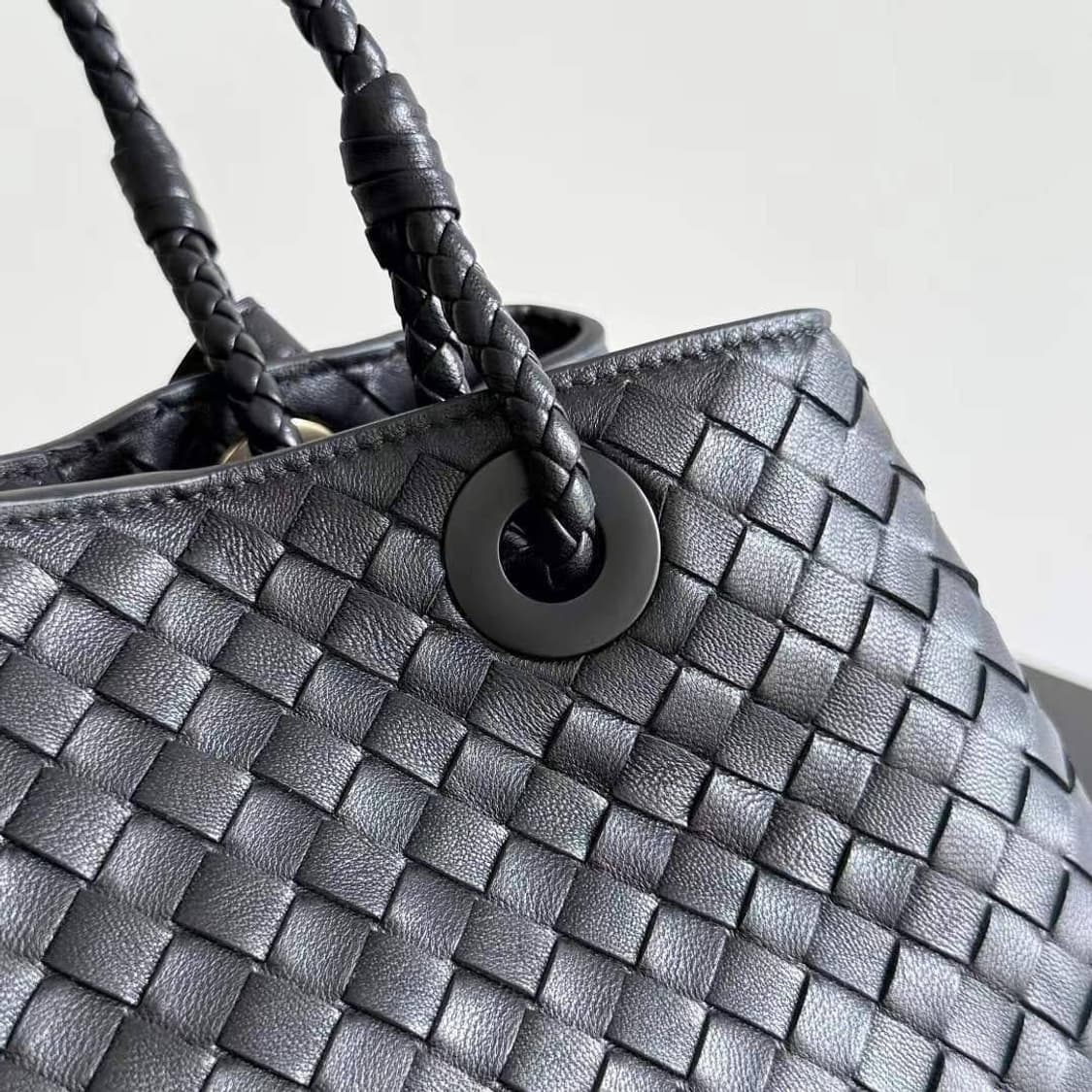 보테가 베네타 스몰 인트레치아토 토트 백 상품이미지4